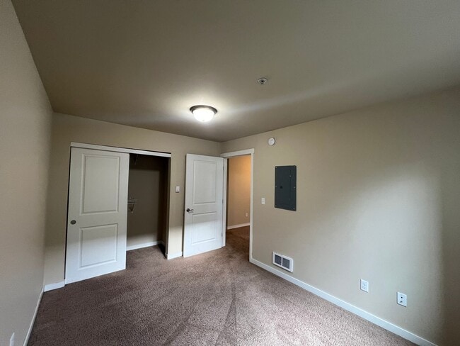 Building Photo - Shuksan Apartments - 2 Bed 1.5 Bath - Bellingham, WA