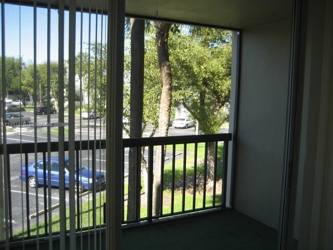 Building Photo - 10855 SW 112th Ave