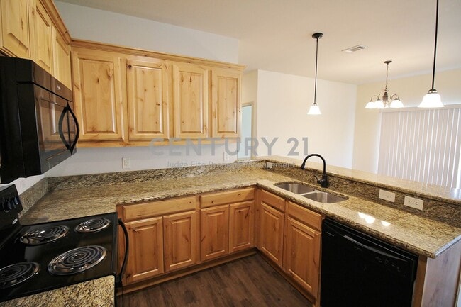 Building Photo - Well Maintained 2/2/1 Duplex For Rent!