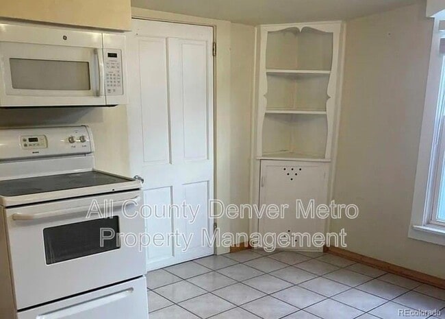 Building Photo - 831 Elati St