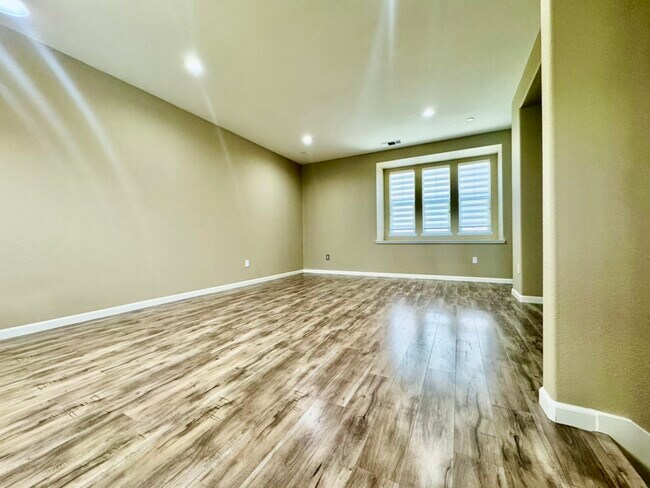 Building Photo - 6576 S Mariposa Ct