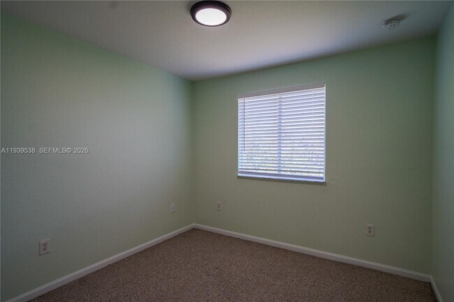 Building Photo - 1441 SE 24th Ct