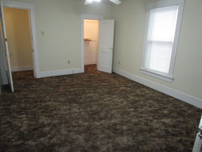 Building Photo - 820 Moro St