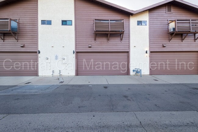 Building Photo - 2 Bedroom/2 Bath Condo with Garage  - $189...