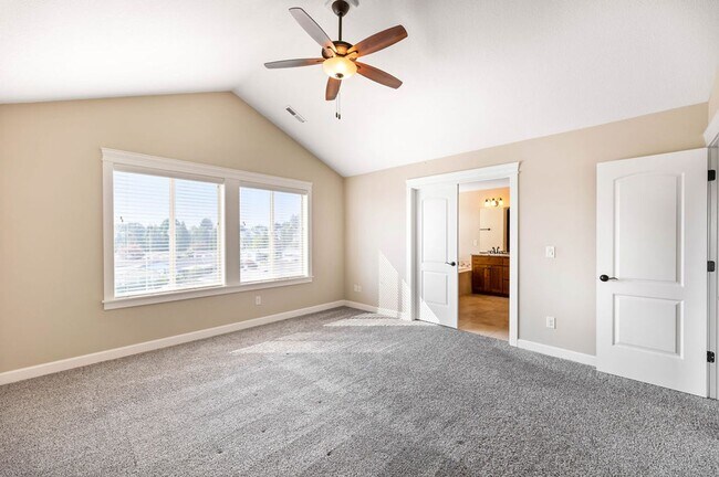 Building Photo - Beautiful Gated Fisher’s Landing Townhome with 4 Bedrooms, Gas Fireplace & Central AC