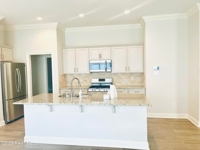 Building Photo - 6217 Lake Edge Dr