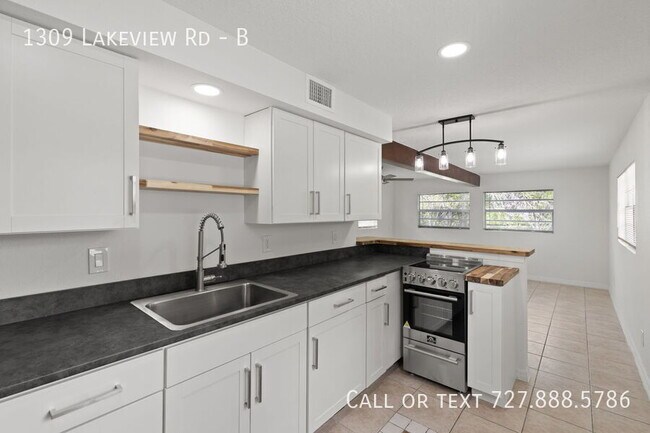 Building Photo - 1309 Lakeview Rd