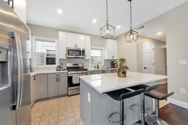 Building Photo - 775 Columbia Rd