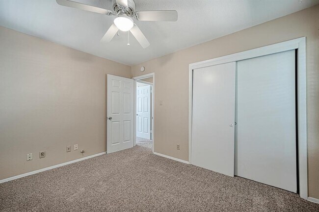 Building Photo - 4906 Gladeview Dr
