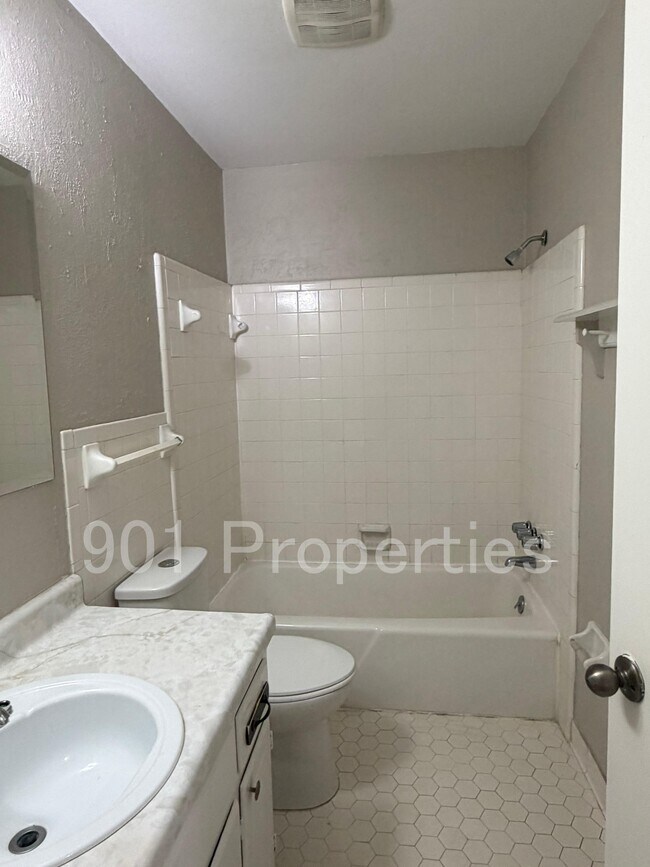 Building Photo - 5674 Montpelier Dr