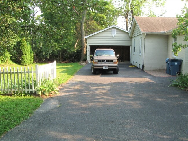 Building Photo - 9254 Sappington Rd