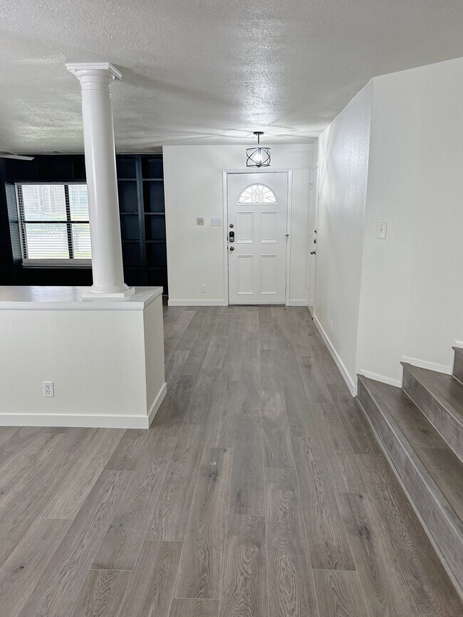 Building Photo - 16718 Stoney Glade