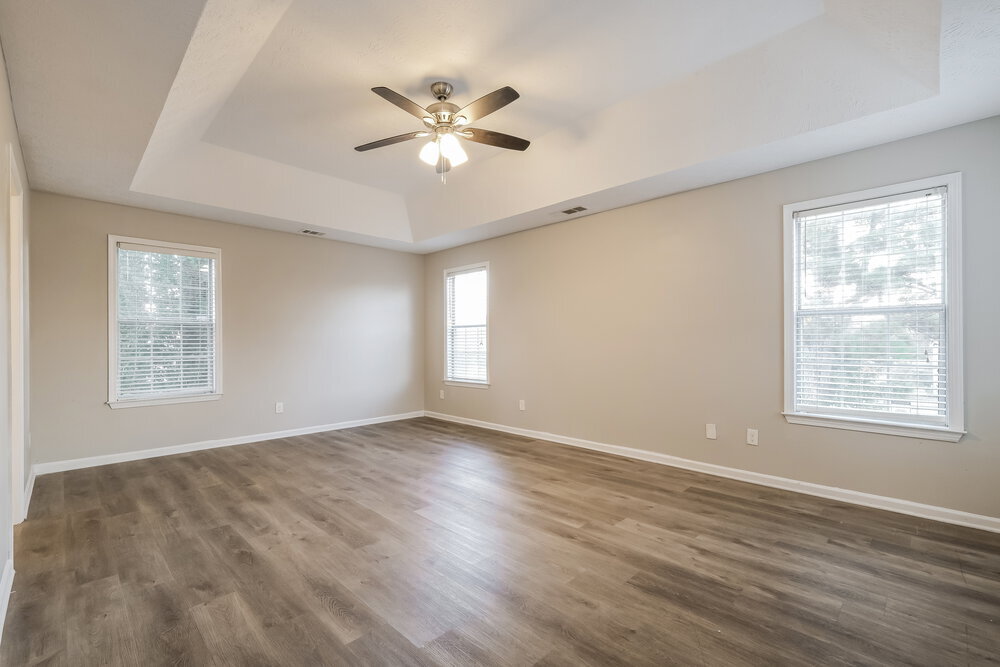 Building Photo - 8079 Clearview Cir