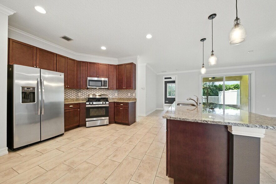 Building Photo - 6060 NW Cullen Way