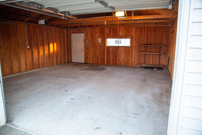 Building Photo - 631 Elm St