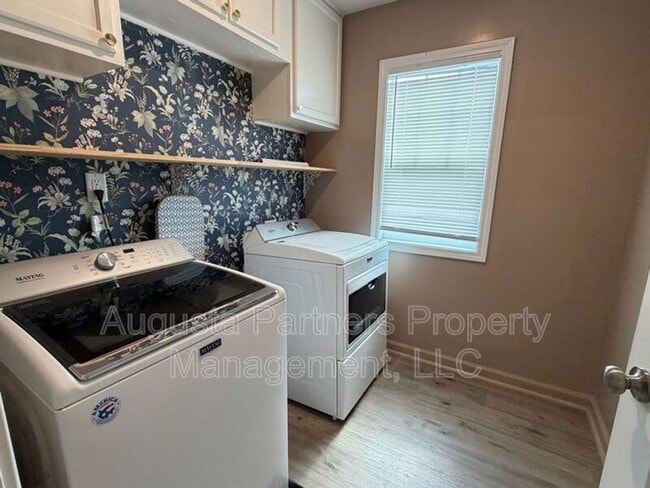 Building Photo - 1097 Sapphire Dr