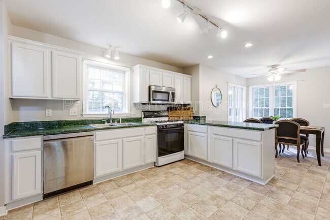 Building Photo - 5200 Parrish Creek Dr