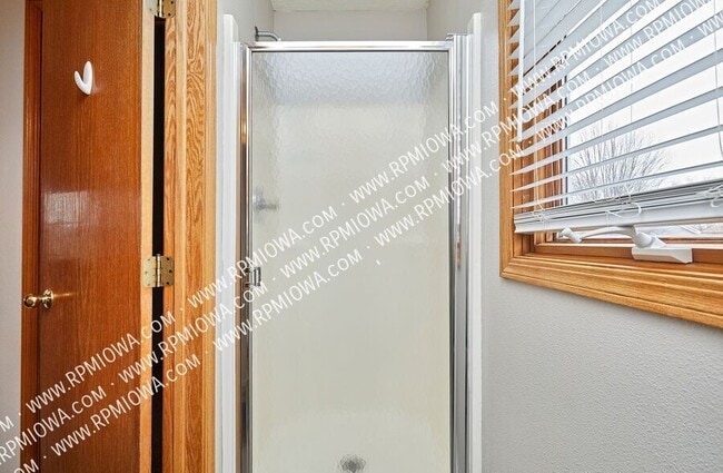 Building Photo - 1913 NW Pleasant St