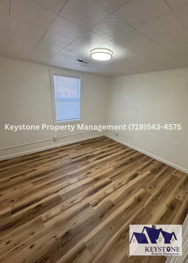 Building Photo - Fully Renovated Home 5 bedrooms/2 Bathrooms $1550/$1550