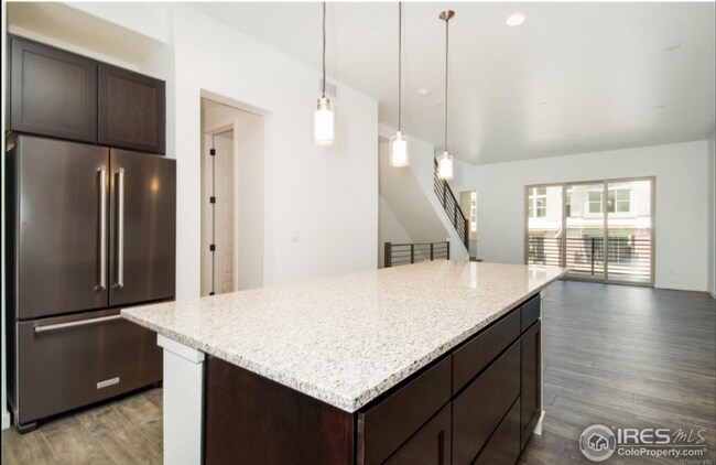 Building Photo - Beautiful 3 bed/3.5 bath Superior Townhome - Available May 4th!