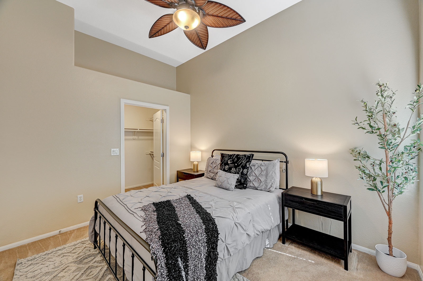 Building Photo - 3351 Indian Shadow St