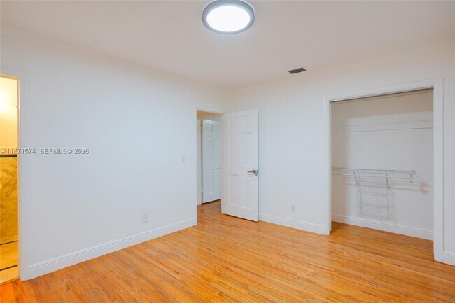 Building Photo - 355 Redwood Ln