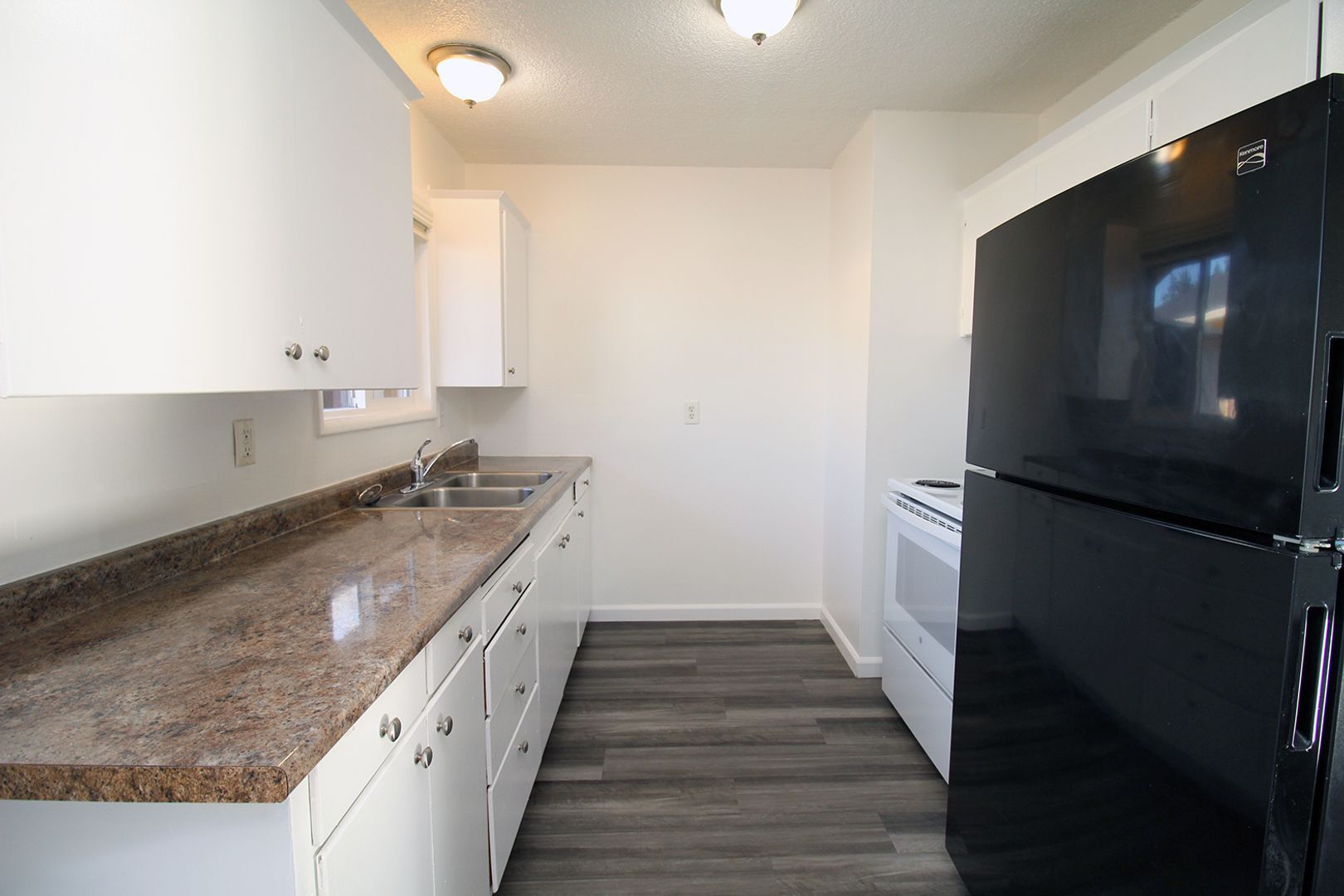 Building Photo - 6213-6217 SE Fern Ave