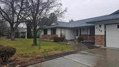 Building Photo - Make This West Boise Home Your Holiday Haven — 3 Beds, 2 Baths!