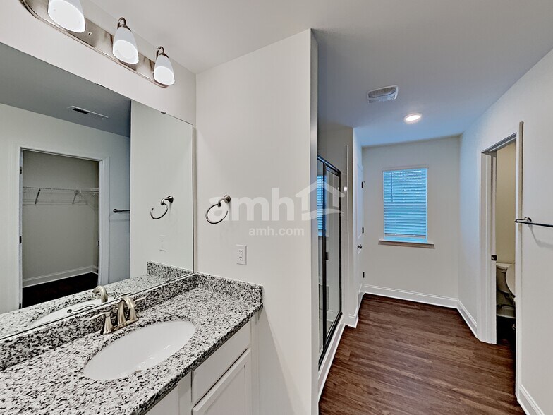 Building Photo - 6145 Rosemore Ln