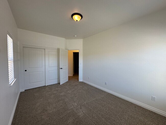 Building Photo - Beautiful Cold Springs Home