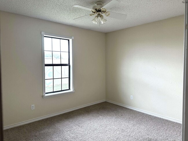 Building Photo - 4314 Grandview W