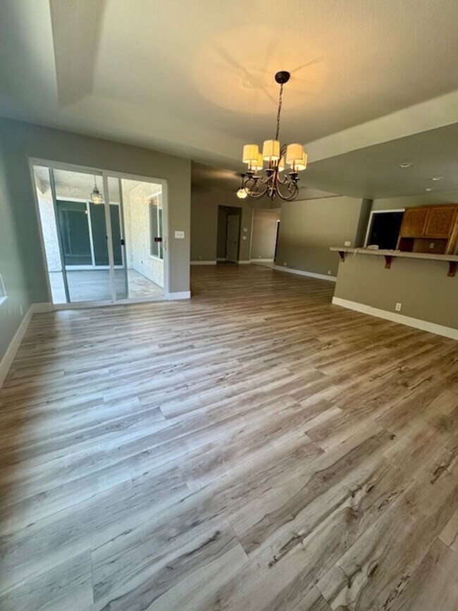 Building Photo - Beautiful 5 bedroom home ready for move in!