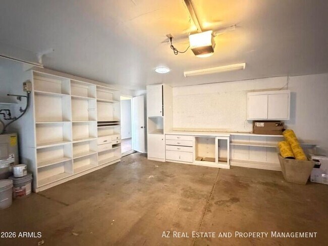 Building Photo - 2901 W Sierra St