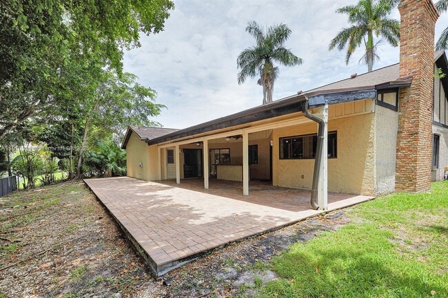 Building Photo - 9870 NW 10th Ct