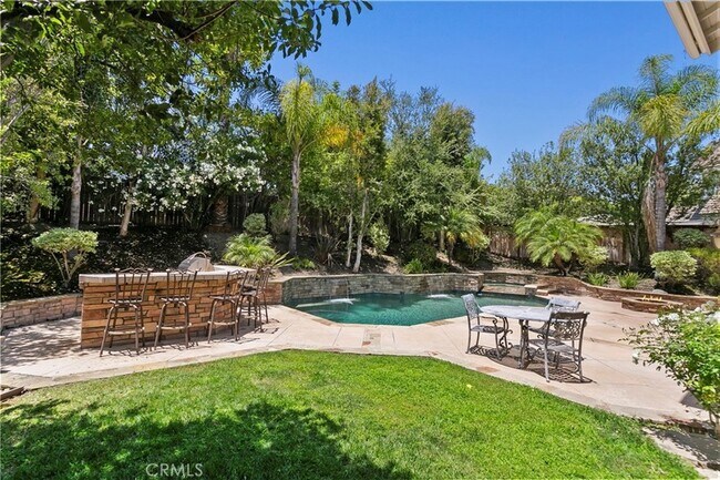 Building Photo - 28501 El Sur
