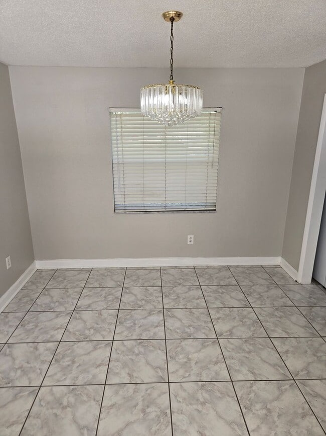 Building Photo - 2217 Villano Ave