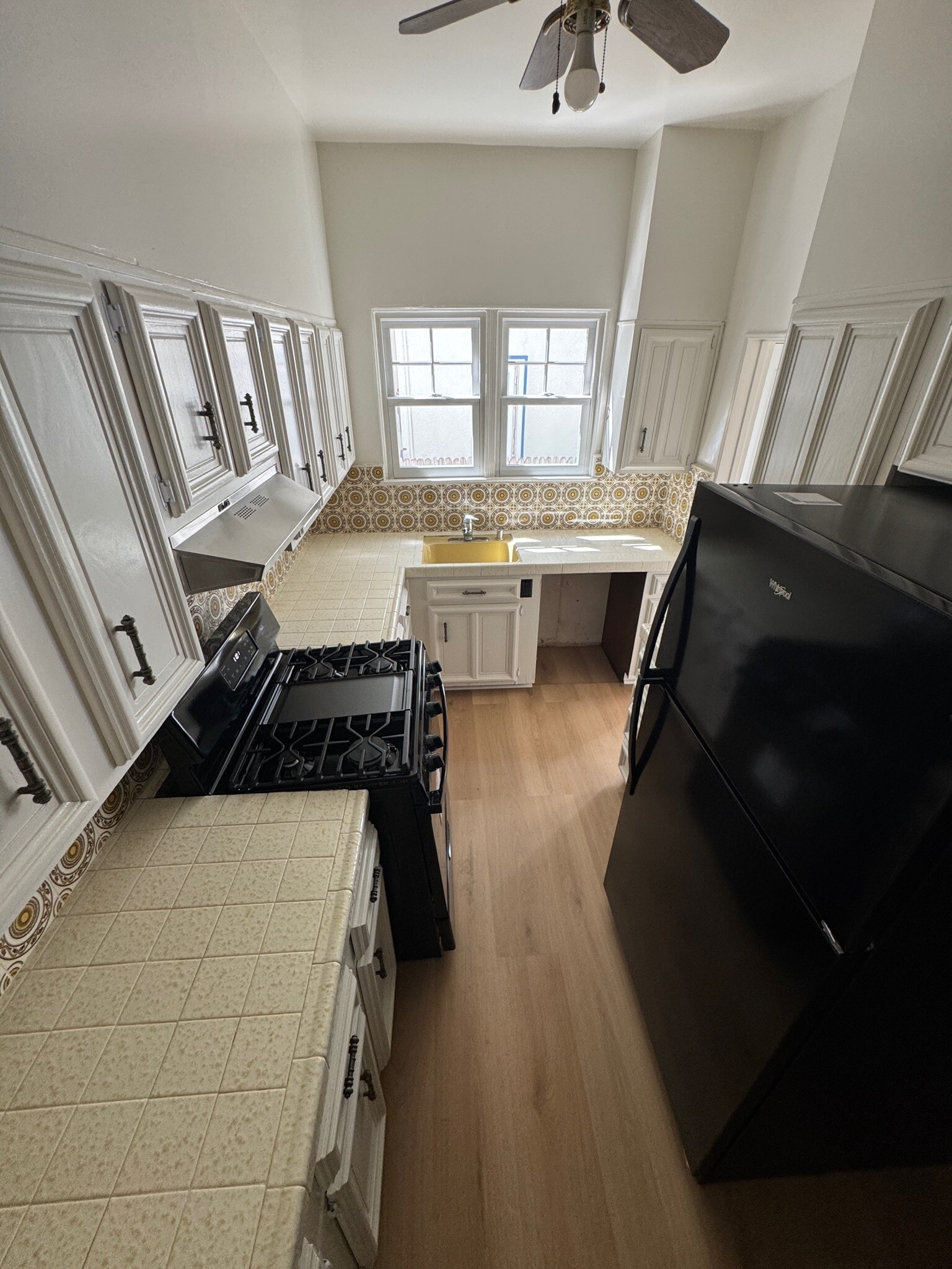 Building Photo - 10966 Strathmore Dr