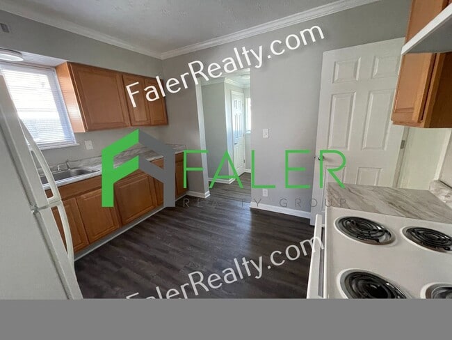 Building Photo - Spotless 2-Bedroom Updated Home