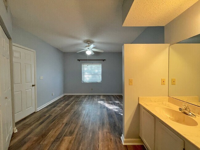 Building Photo - First floor 2BR/2BA Conquistador Condo