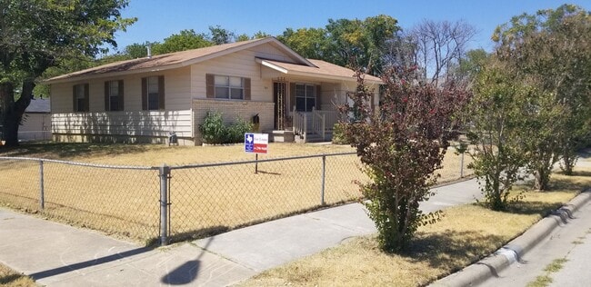 Building Photo - Super cute 3/1.5