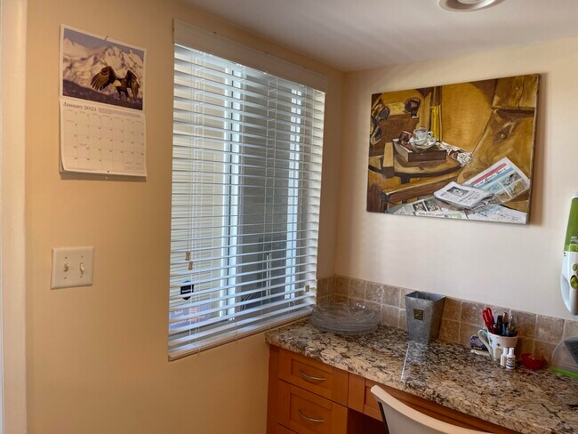 Building Photo - 300 E Royal Palm Rd