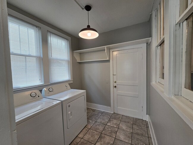Building Photo - 1 Bedroom Northshore Apartment