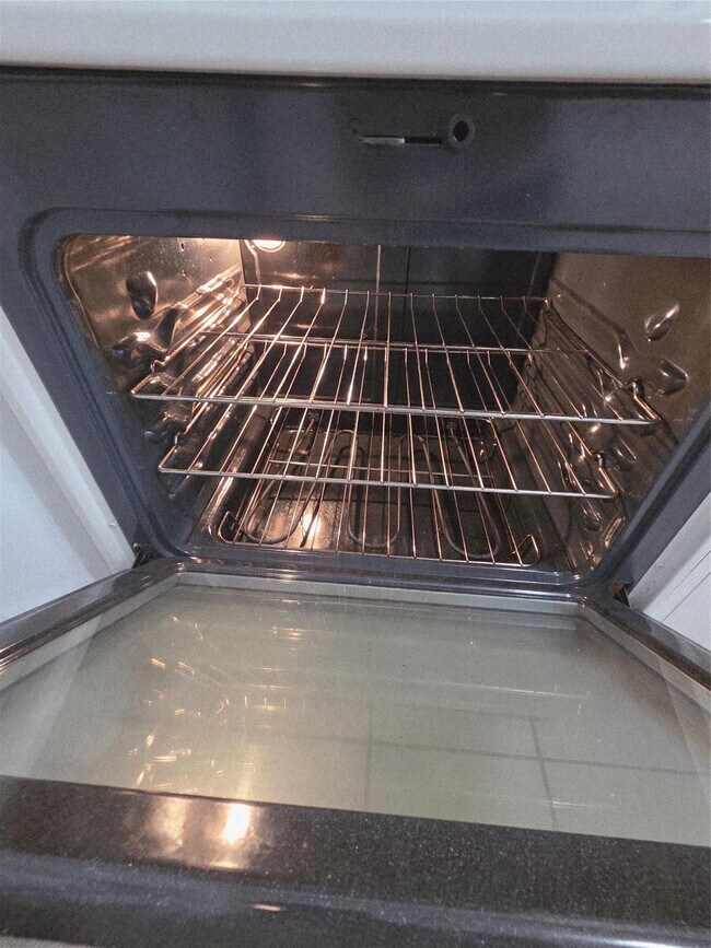 Building Photo - 1007 N 19th Ave