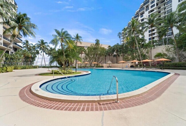 Building Photo - 540 Brickell Key Dr