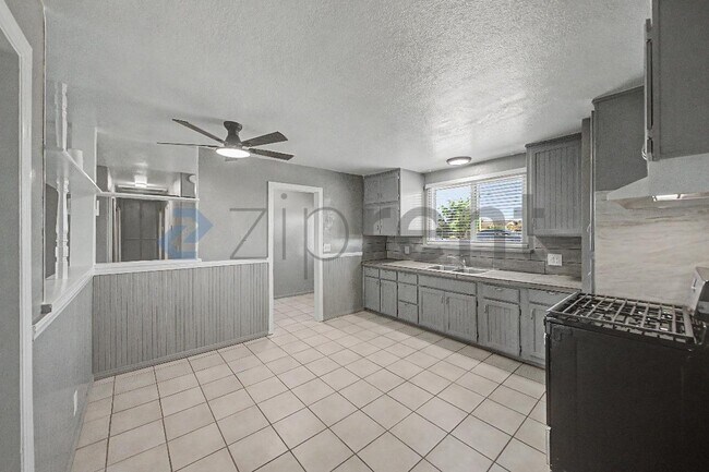 Building Photo - 18154 Hackberry St