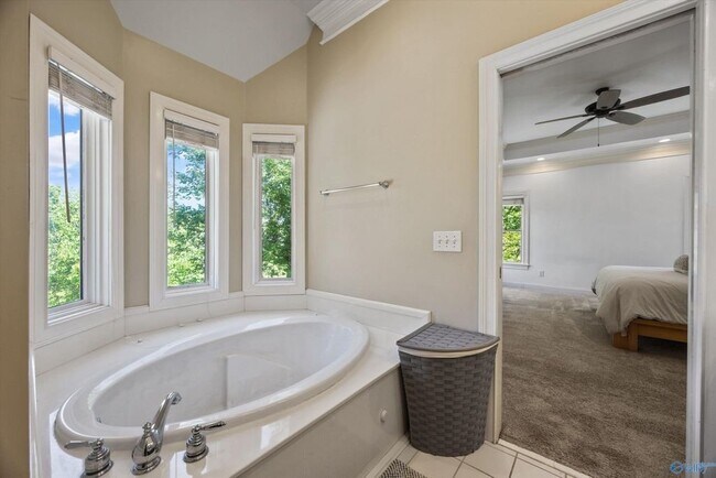 Building Photo - 11005 Stone Mountain Dr