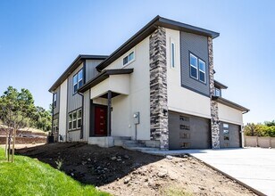 Building Photo - 5389 Sky Top Ln