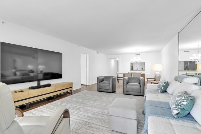 Building Photo - 1167 Hillsboro Mile