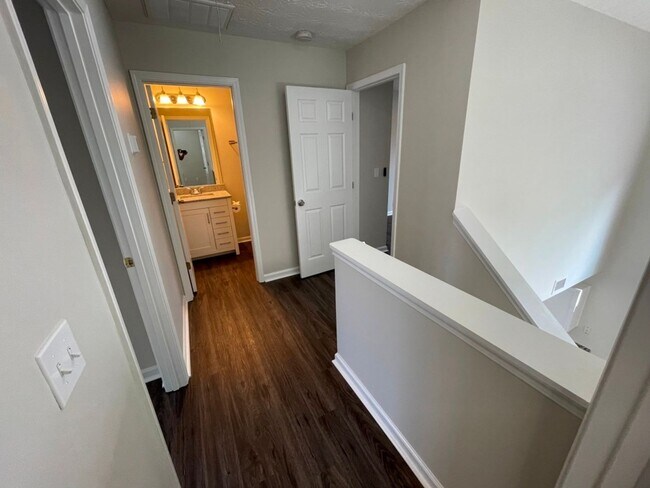 Building Photo - Updated 3BR Home - Woodstock