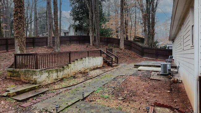 Building Photo - 1424 Shadowbrook Dr